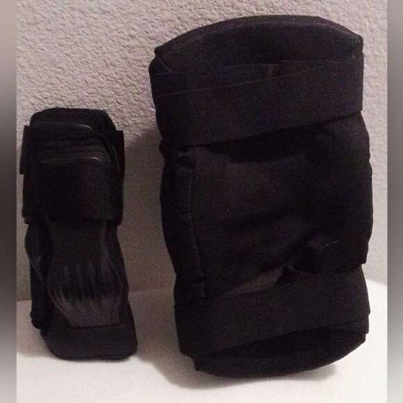 Brand New Skate Attack Knee & Wrist Guards - Size Large - Picture 2 of 6